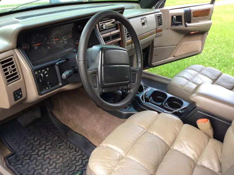 Illustration for article titled At $8,200, Is It High Time Someone Buy This Lifted 1995 Jeep Grand Cherokee?